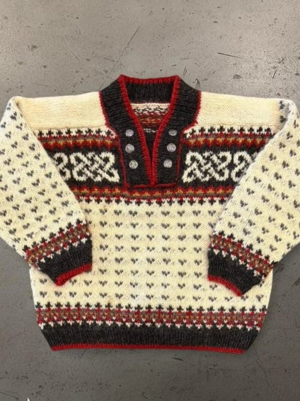 Beautiful vintage 1990s grandma knit wool sweater